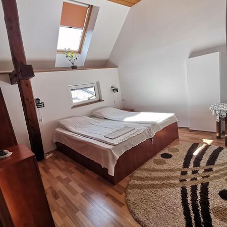 Casa Sara Hotel Sacele Ngoại thất bức ảnh