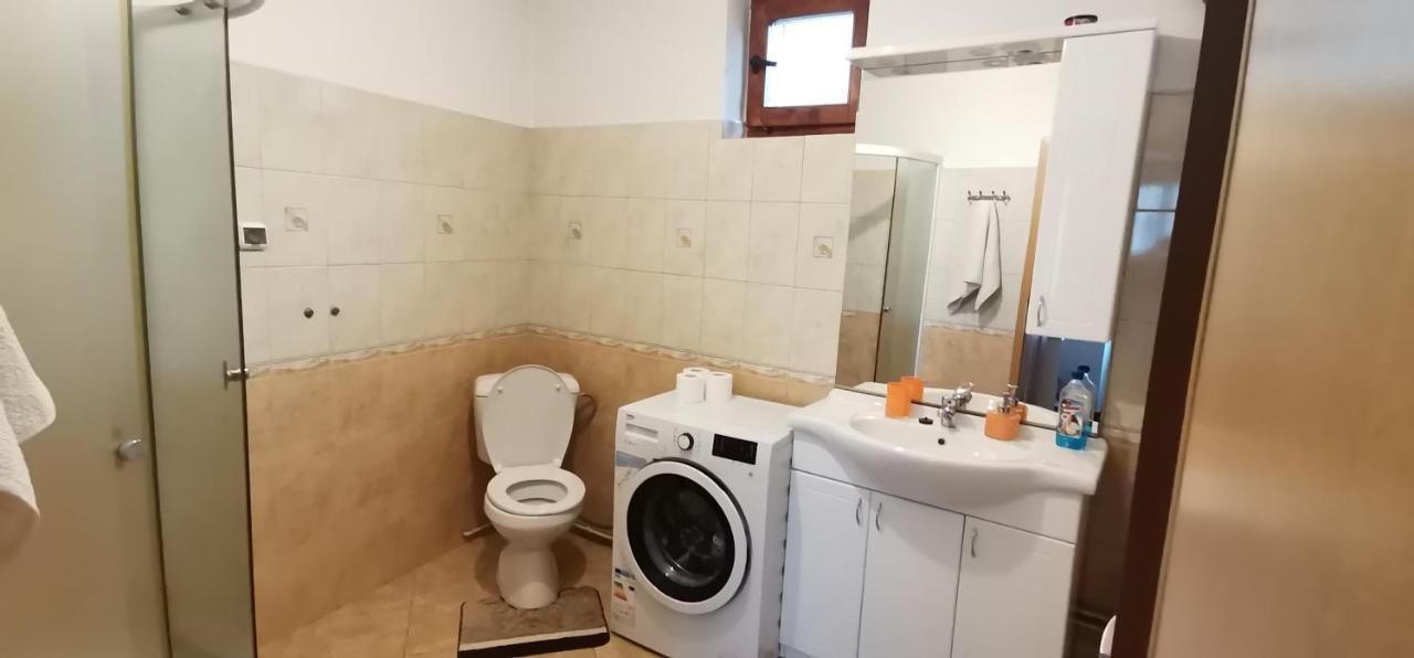 Casa Sara Hotel Sacele Ngoại thất bức ảnh